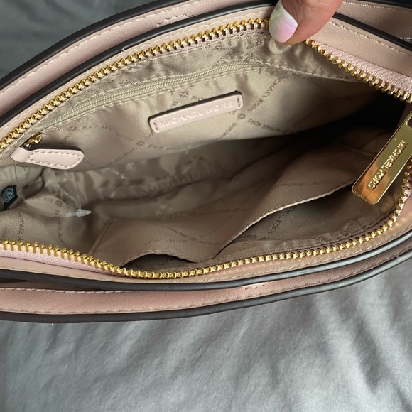 Michael Kors purse - Picture 4 of 6